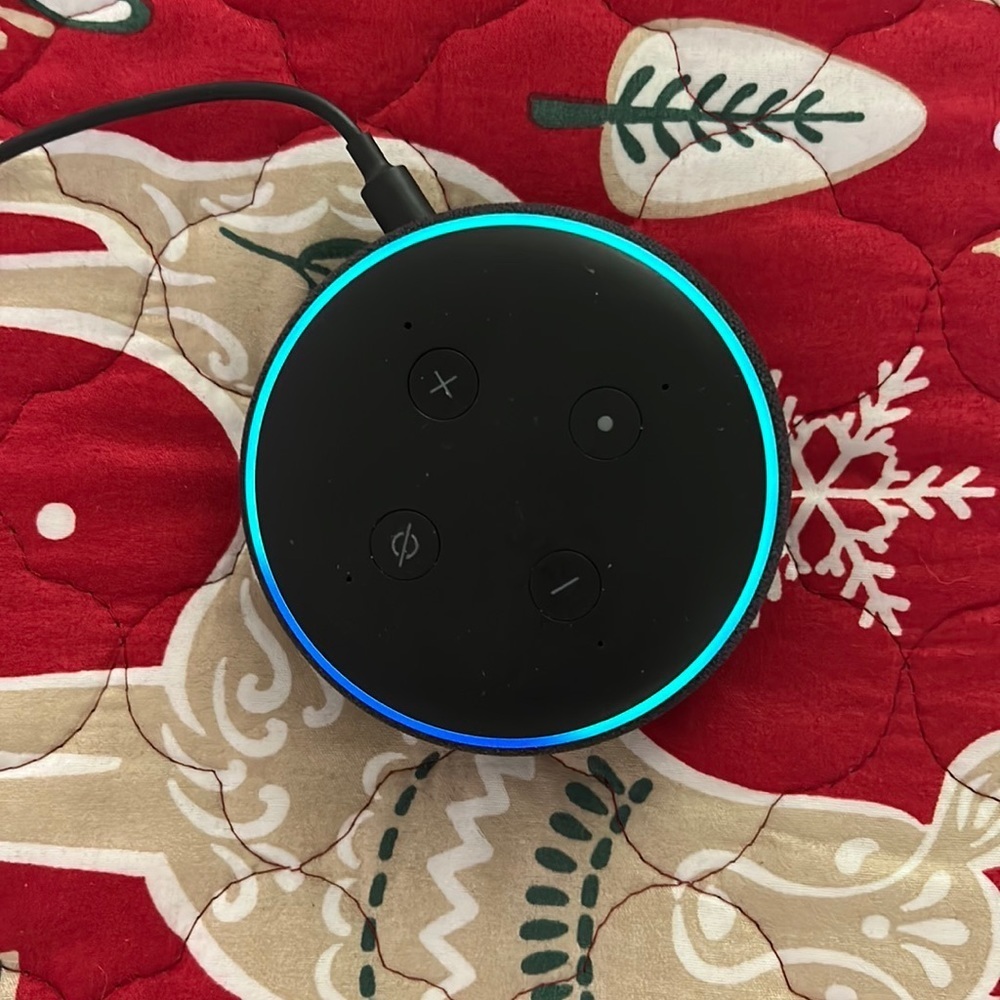 🔥Alexa Echo Dot 3rd generation black with blue light, & power cord. 2017 model